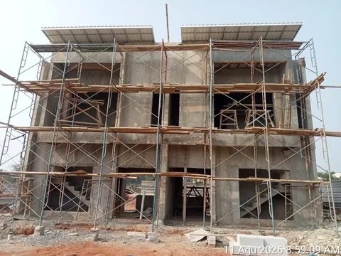 Progress pembangunan Bumi Citra Regency Serpong 11 Agustus 2026, tampak depan rumah contoh dalam perancah