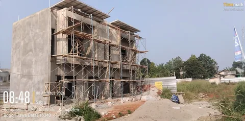 Progress pembangunan Bumi Citra Regency Serpong 8 Agustus 2026, struktur rumah contoh dalam perancah